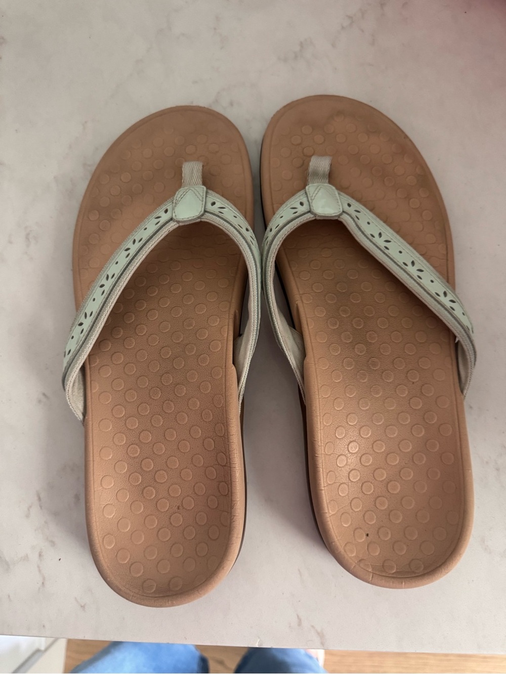 Vionic Mint and Tan Thong Sandals